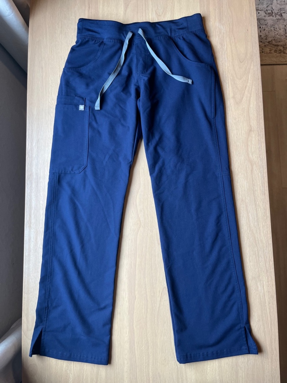 Figs Women’s Navy Kade Cargo Scrub Pants Size XS Petite PO 1262